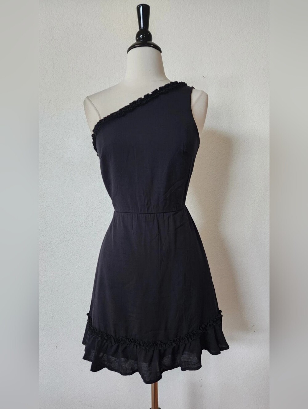 One-Shoulder Black Ruffle Hem Dress